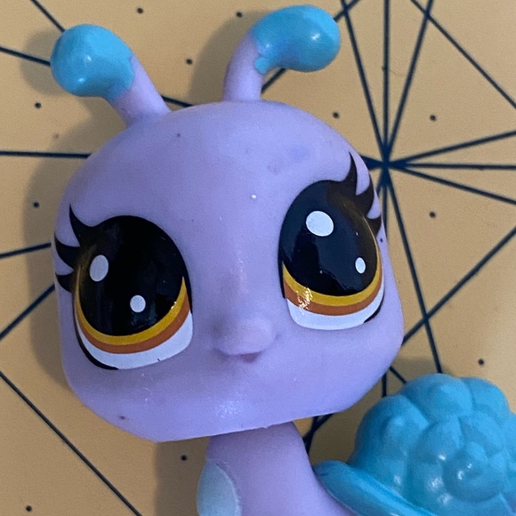 Littlest Pet Shop Authentic # 1-89 Sue Snailby Pastel Purple Blue Snail. - Picture 2 of 10